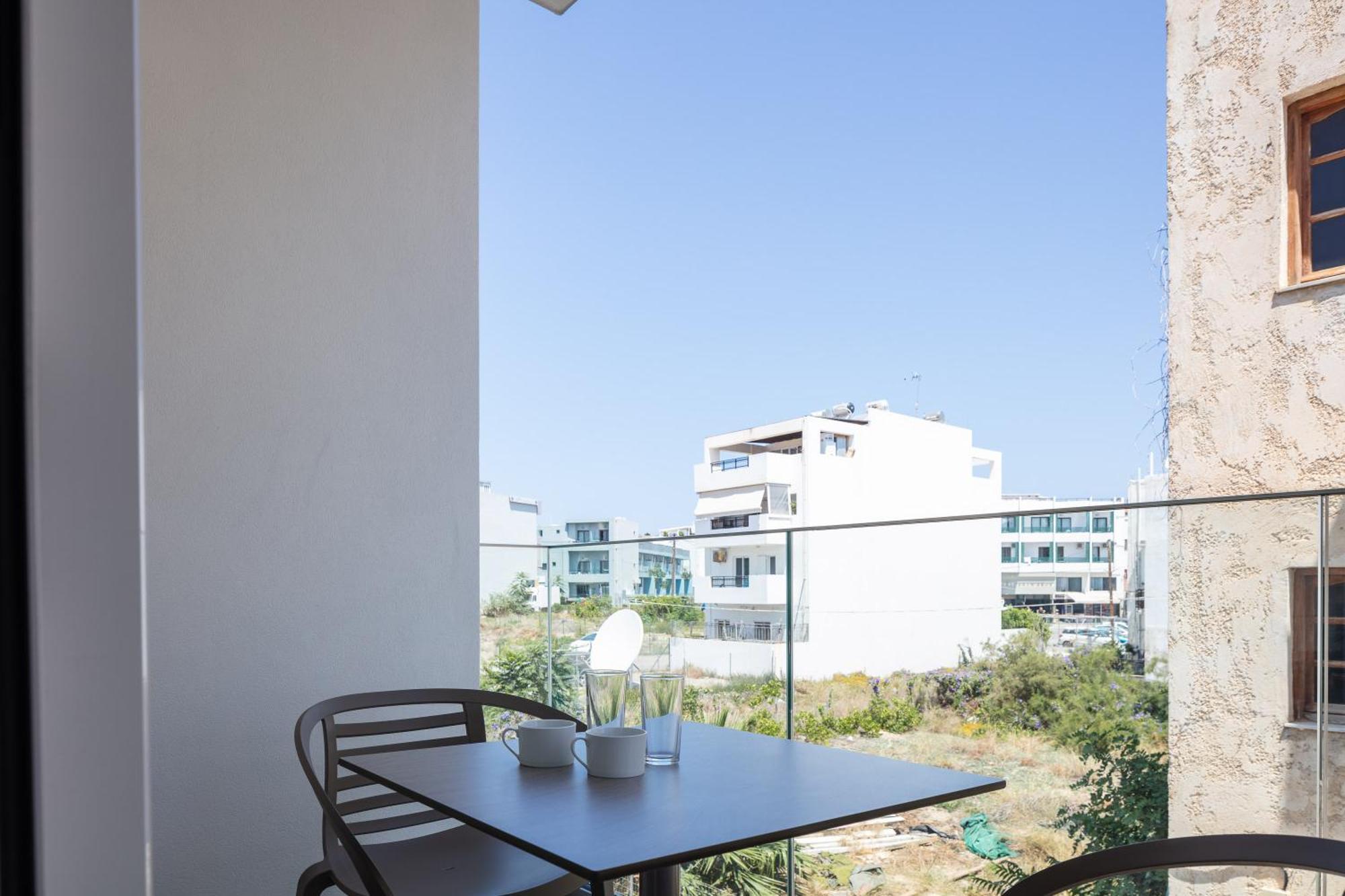 Skipper Beachfront Suites Hersonissos  Exterior foto