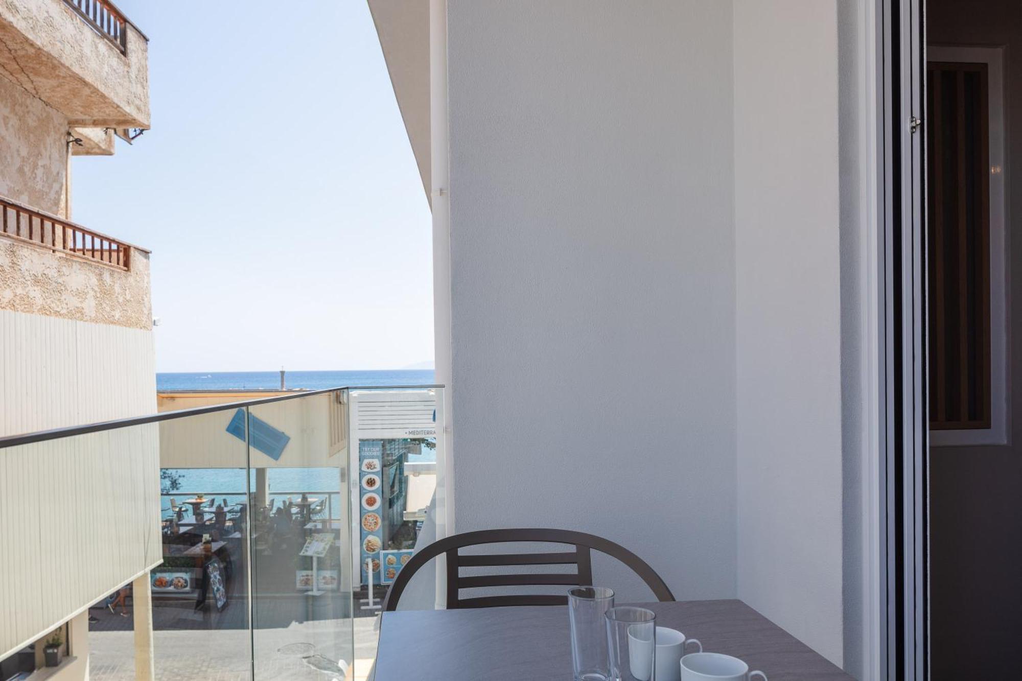 Skipper Beachfront Suites Hersonissos  Exterior foto