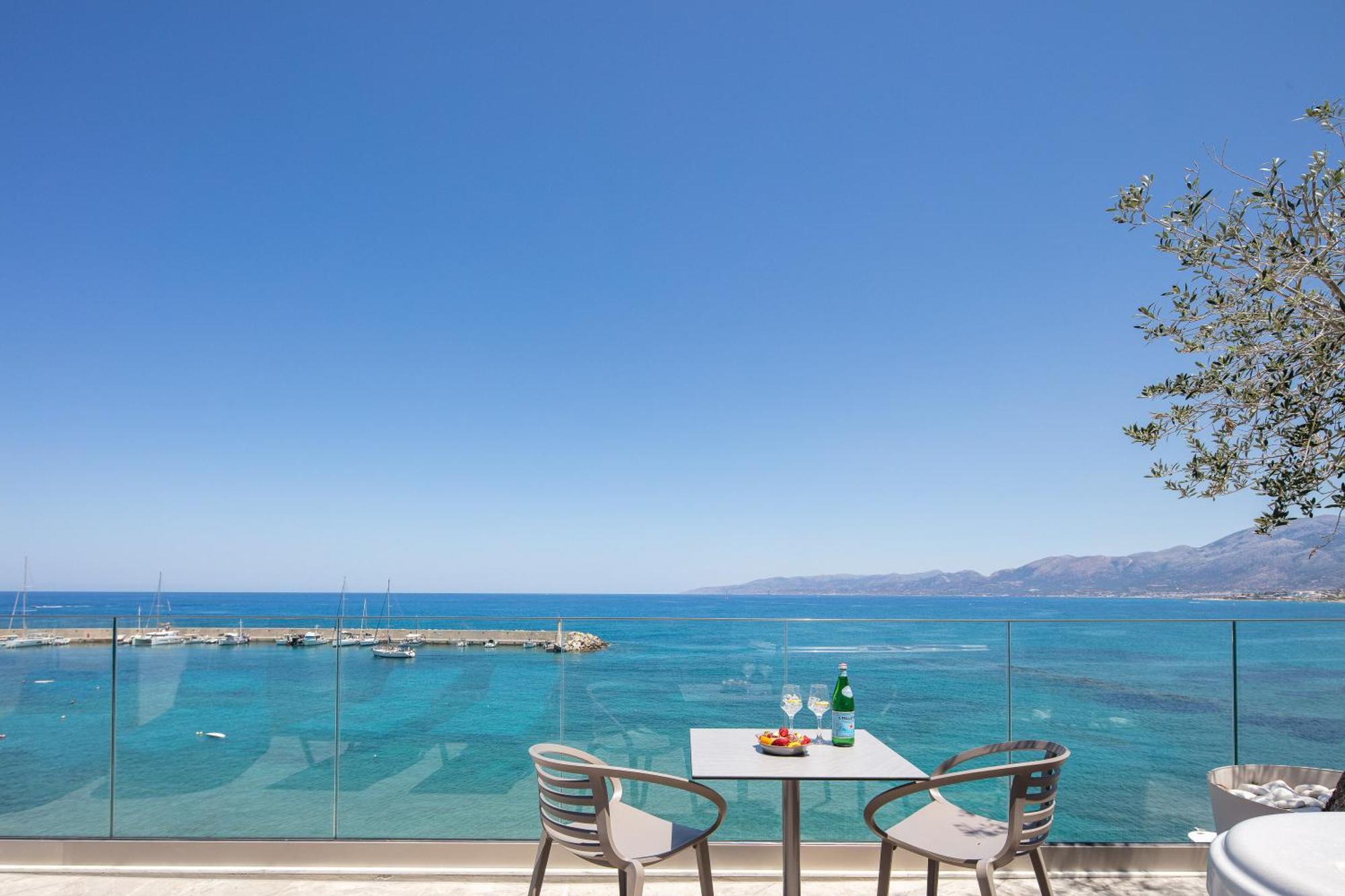 Skipper Beachfront Suites Hersonissos  Exterior foto