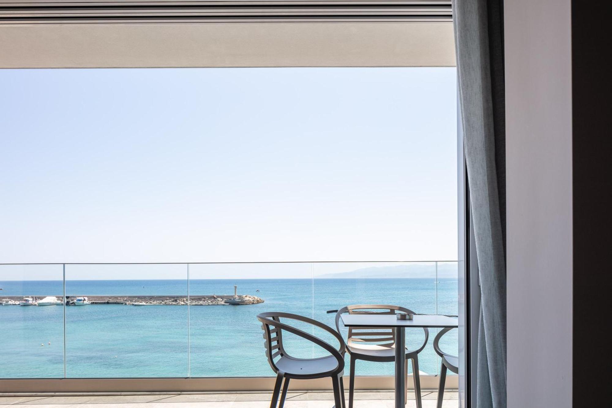 Skipper Beachfront Suites Hersonissos  Exterior foto