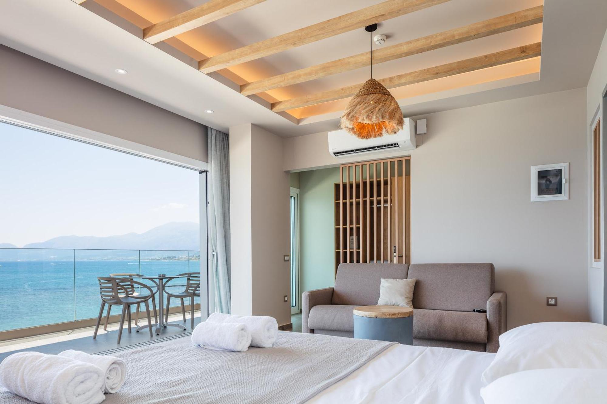 Skipper Beachfront Suites Hersonissos  Exterior foto